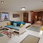 Private 1-2,5 -zimmer-wohnung Mit Terrasse *