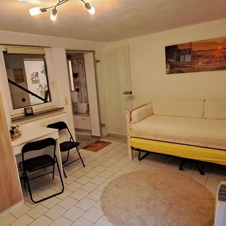 Apartment Private 1-2,5 -zimmer-wohnung Mit Terrasse *