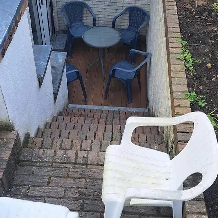 Private 1-2,5 -zimmer-wohnung Mit Terrasse