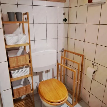 Private 1-2,5 -zimmer-wohnung Mit Terrasse דירה *