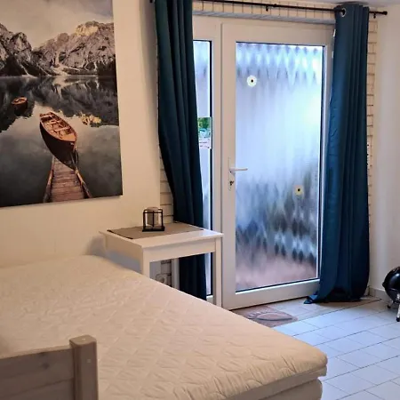 Private 1-2,5 -zimmer-wohnung Mit Terrasse
