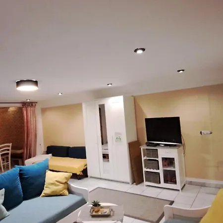Private 1-2,5 -zimmer-wohnung Mit Terrasse Apartman