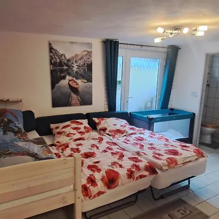شقة Private 1-2,5 -zimmer-wohnung Mit Terrasse