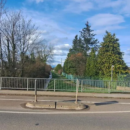 Private 1-2,5 -zimmer-wohnung Mit Terrasse דירה