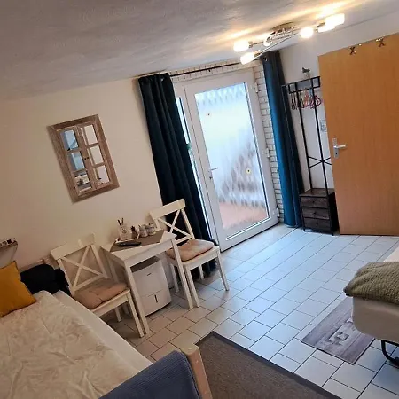 Private 1-2,5 -zimmer-wohnung Mit Terrasse