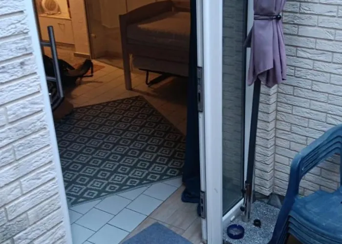 Apartment Private 1-2,5 -zimmer-wohnung Mit Terrasse