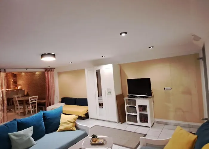 Private 1-2,5 -zimmer-wohnung Mit Terrasse Apartment